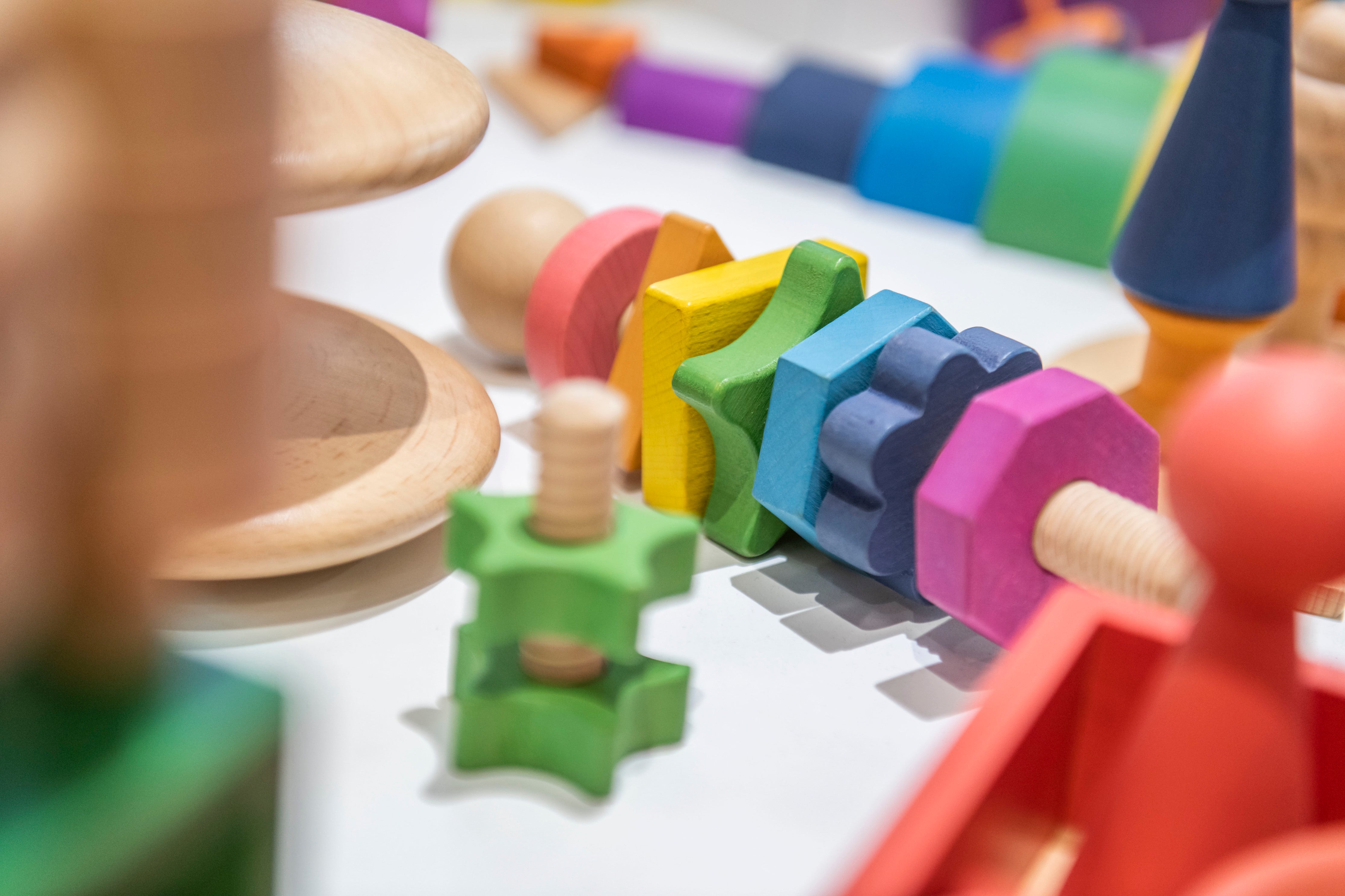 RAINBOW WOODEN SHAPE TWISTER