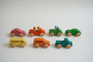 Wooden vehicle and figurine set