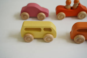 Wooden vehicle and figurine set