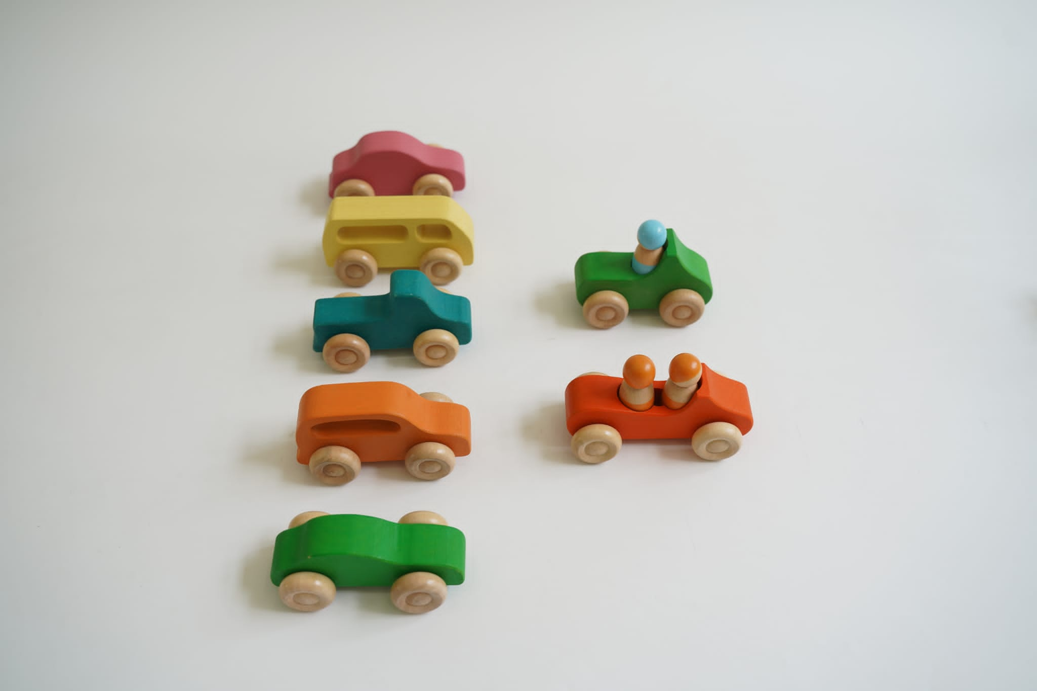 Wooden vehicle and figurine set